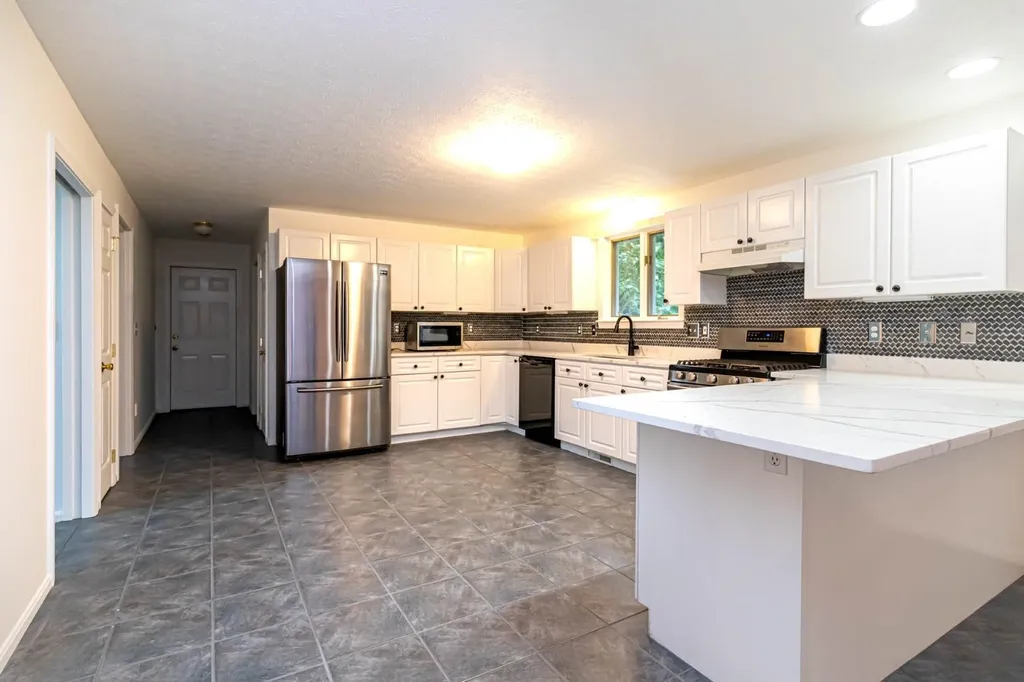 11 Deerwood Drive Litchfield NH 03052