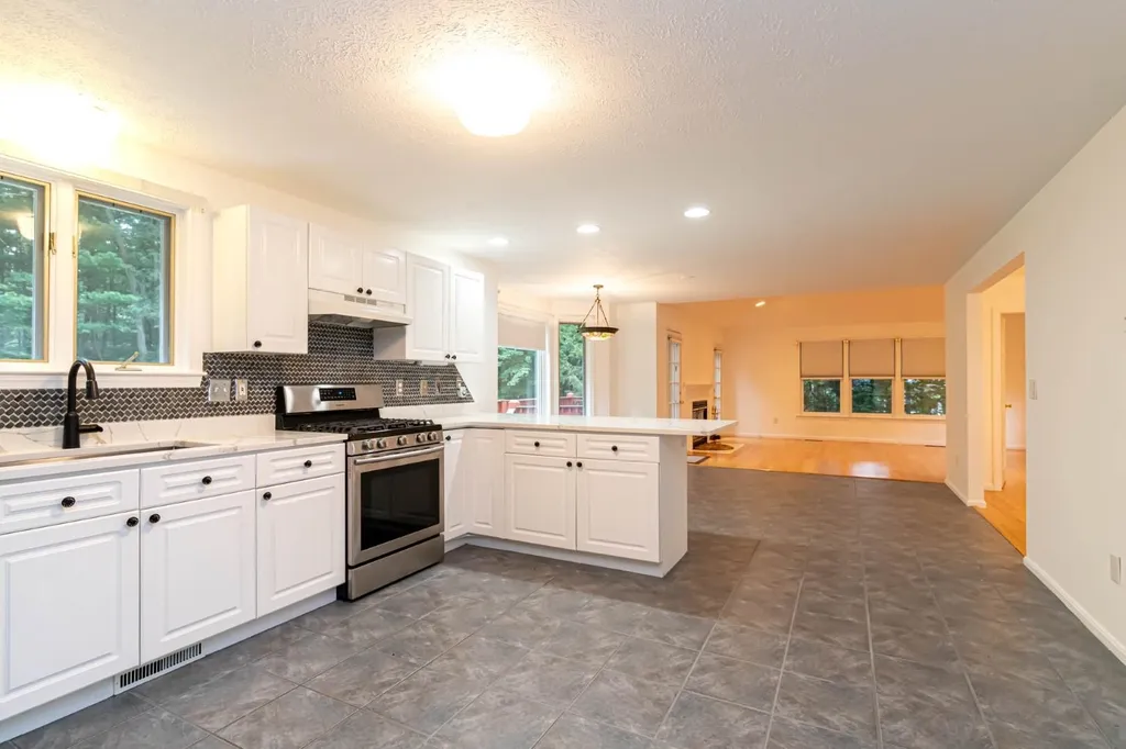 11 Deerwood Drive Litchfield NH 03052