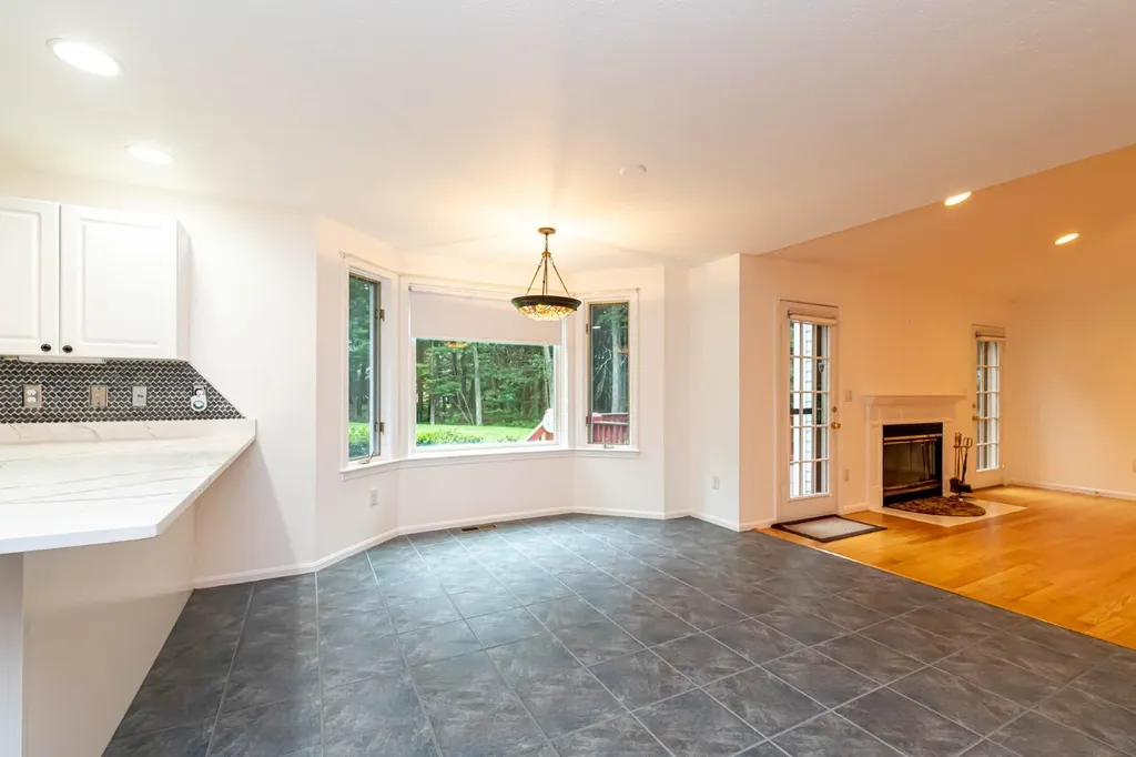 11 Deerwood Drive Litchfield NH 03052