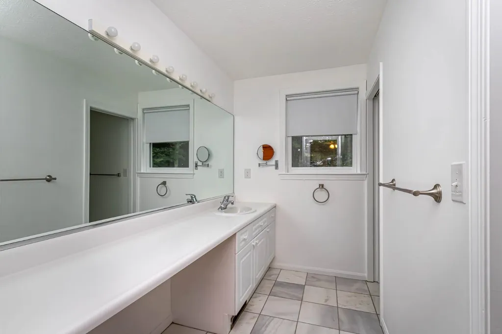 11 Deerwood Drive Litchfield NH 03052
