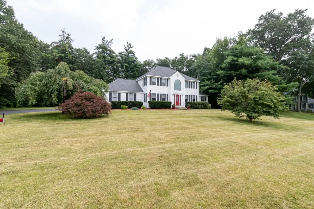 11 Deerwood Drive Litchfield NH 03052