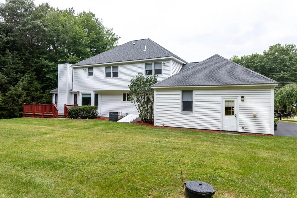 11 Deerwood Drive Litchfield NH 03052