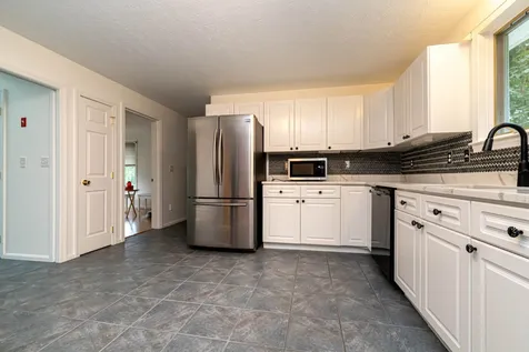 11 Deerwood Drive Litchfield NH 03052