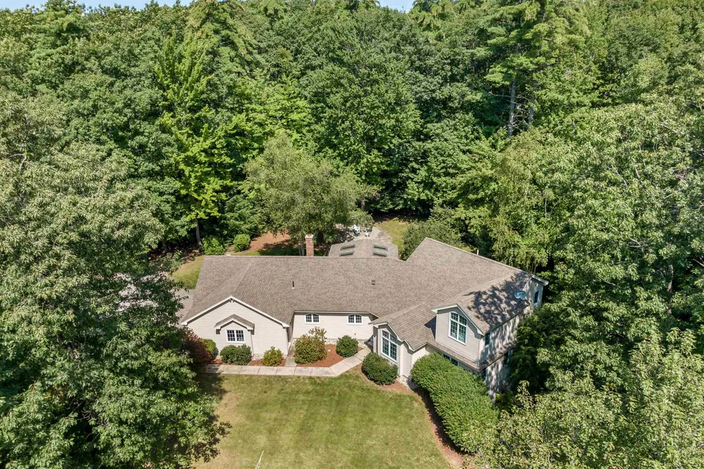 93 Spruce Road Wolfeboro NH 03894