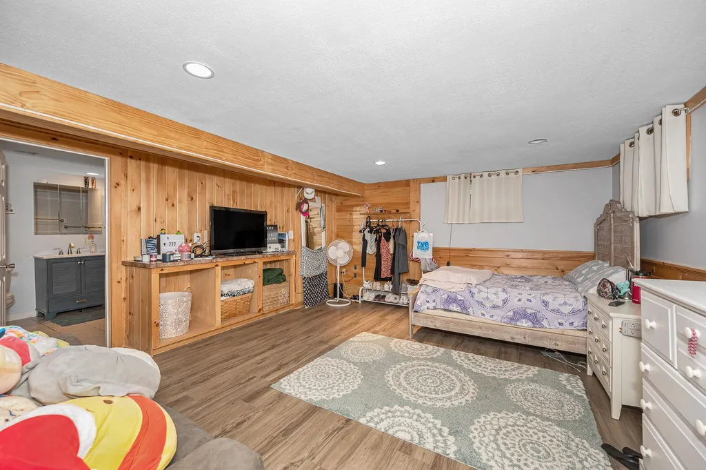 1 Greentrees Drive Hudson NH 03051