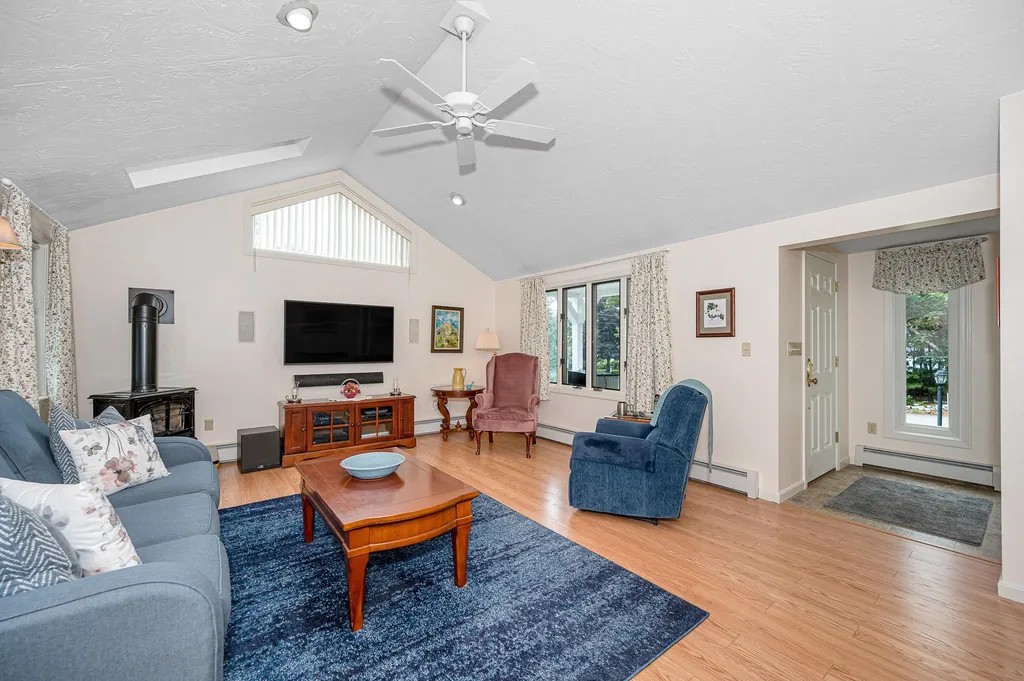 1 Greentrees Drive Hudson NH 03051