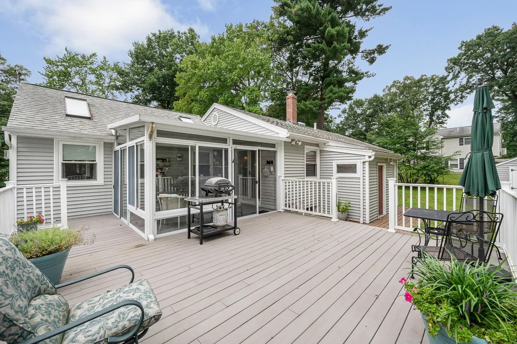 1 Greentrees Drive Hudson NH 03051