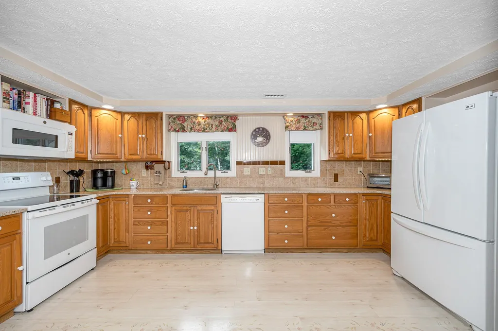 1 Greentrees Drive Hudson NH 03051