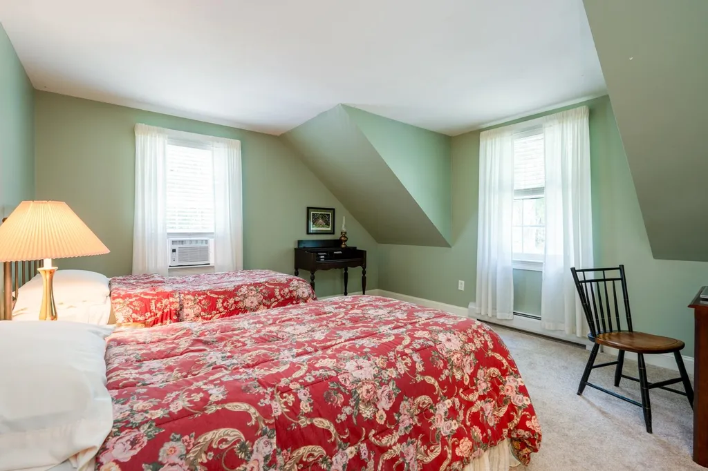 2 Ferrin Woods Road York ME 03909-5395