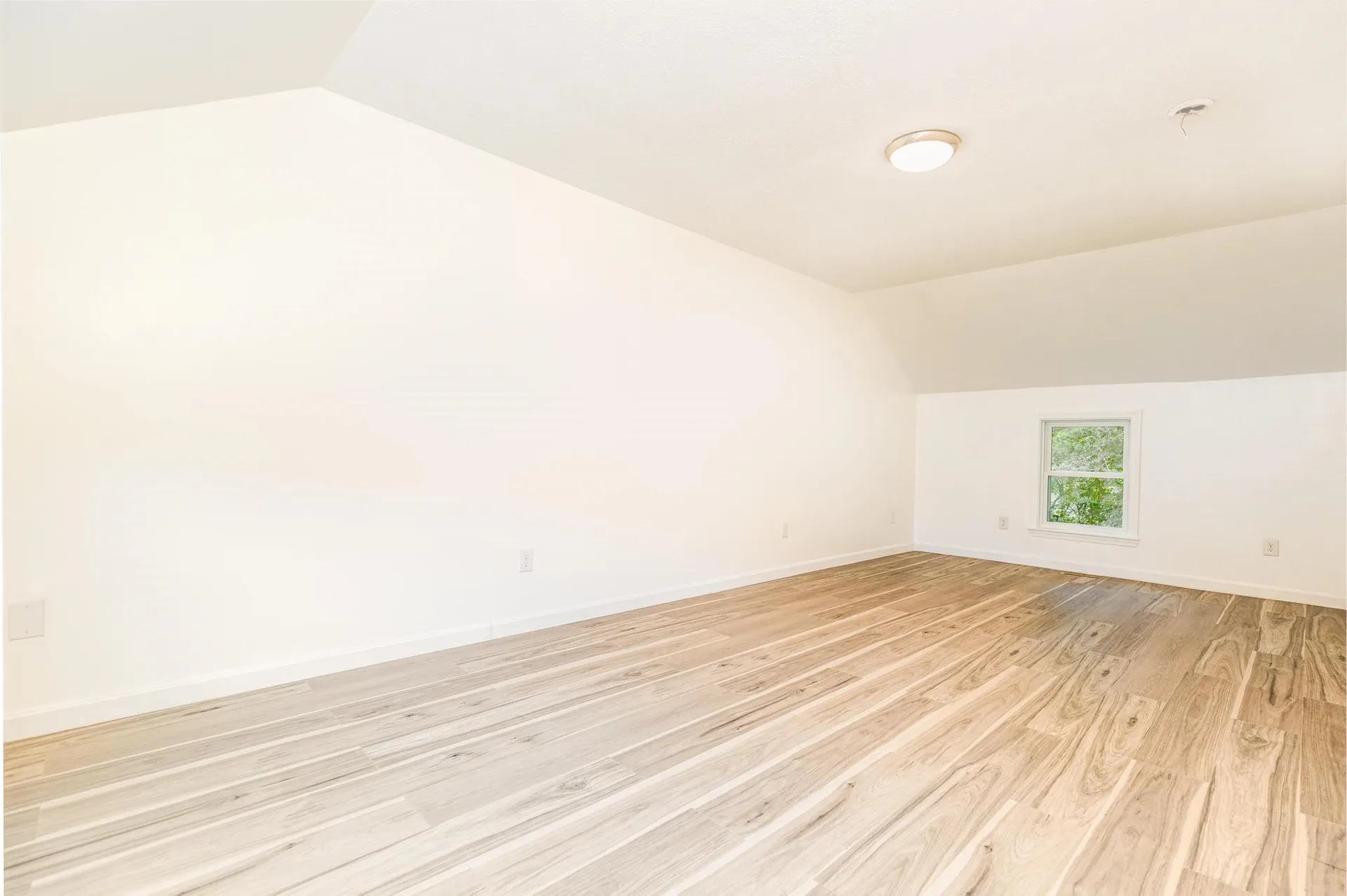93 Railroad Avenue Seabrook NH 03874