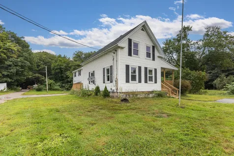 93 Railroad Avenue Seabrook NH 03874