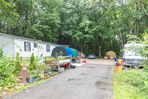 93 Railroad Avenue Seabrook NH 03874