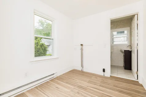 93 Railroad Avenue Seabrook NH 03874