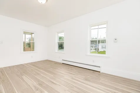 93 Railroad Avenue Seabrook NH 03874