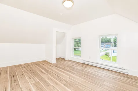 93 Railroad Avenue Seabrook NH 03874