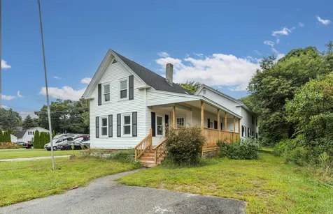93 Railroad Avenue Seabrook NH 03874