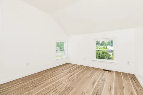 93 Railroad Avenue Seabrook NH 03874