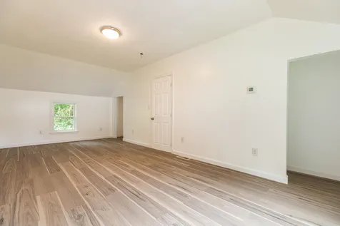93 Railroad Avenue Seabrook NH 03874