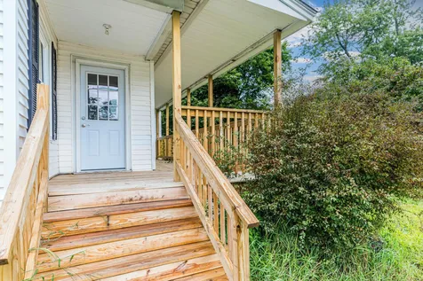 93 Railroad Avenue Seabrook NH 03874