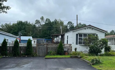 17 Anthony Circle Swanzey NH 03446