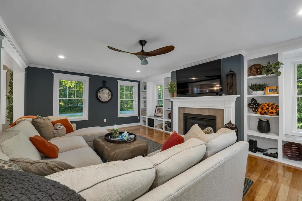 227 Ash Swamp Road Newmarket NH 03857