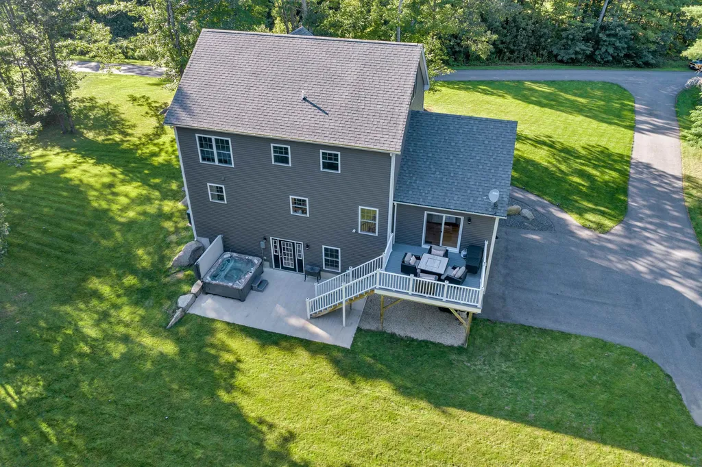 227 Ash Swamp Road Newmarket NH 03857