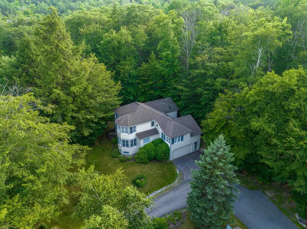 39 Ledgewood Circle Hebron NH 03241
