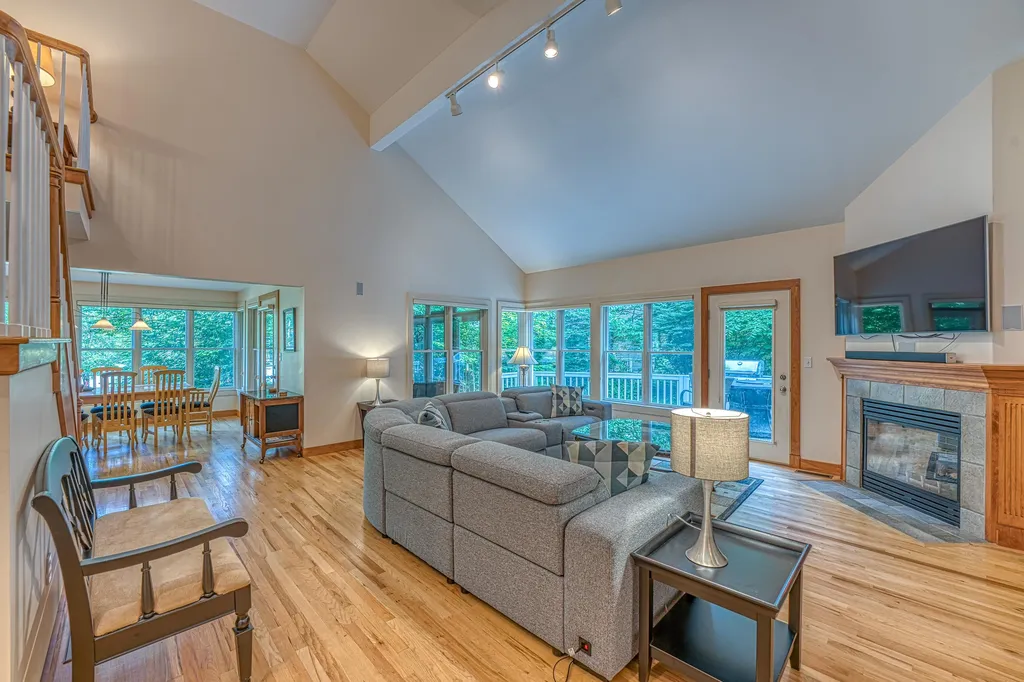 39 Ledgewood Circle Hebron NH 03241