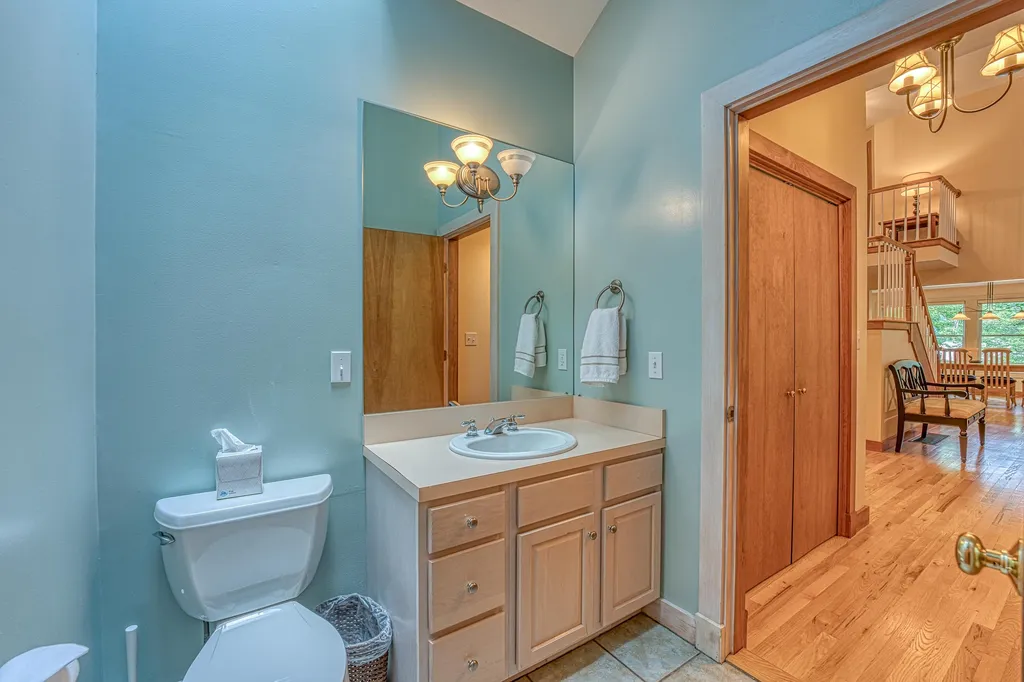 39 Ledgewood Circle Hebron NH 03241