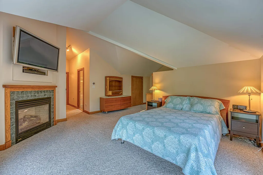 39 Ledgewood Circle Hebron NH 03241