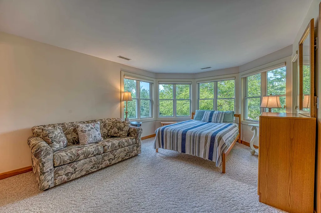39 Ledgewood Circle Hebron NH 03241