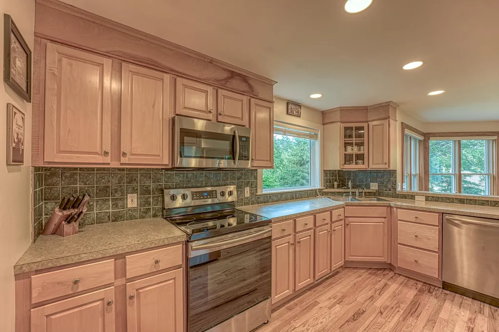 39 Ledgewood Circle Hebron NH 03241