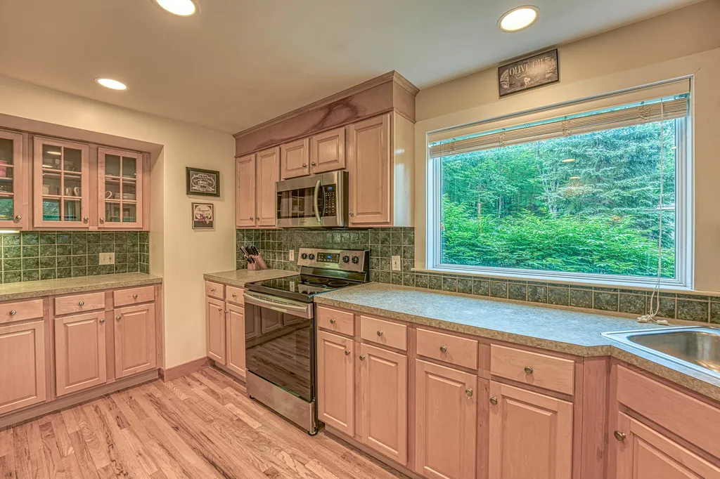 39 Ledgewood Circle Hebron NH 03241