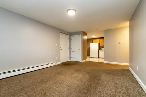 7 Lancelot Court Salem NH 03079