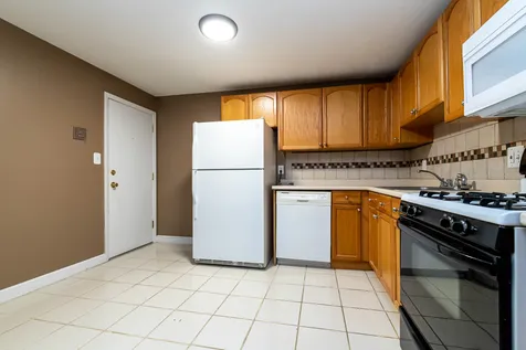 7 Lancelot Court Salem NH 03079