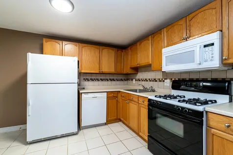 7 Lancelot Court Salem NH 03079