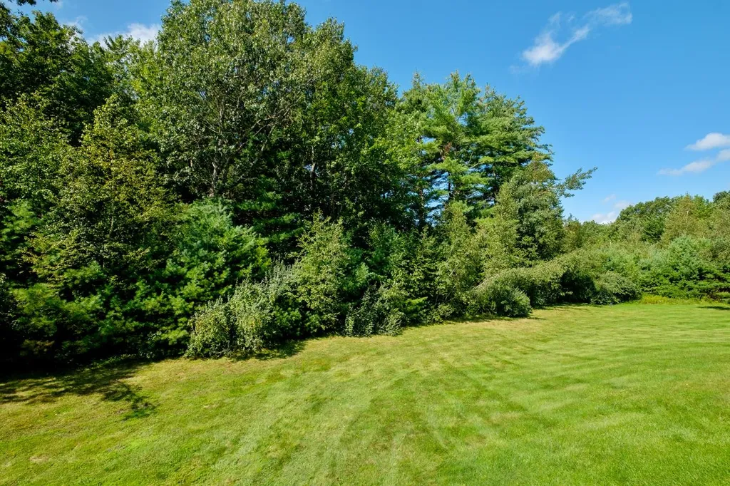 20 Duff Thompson Lane Lee NH 03861
