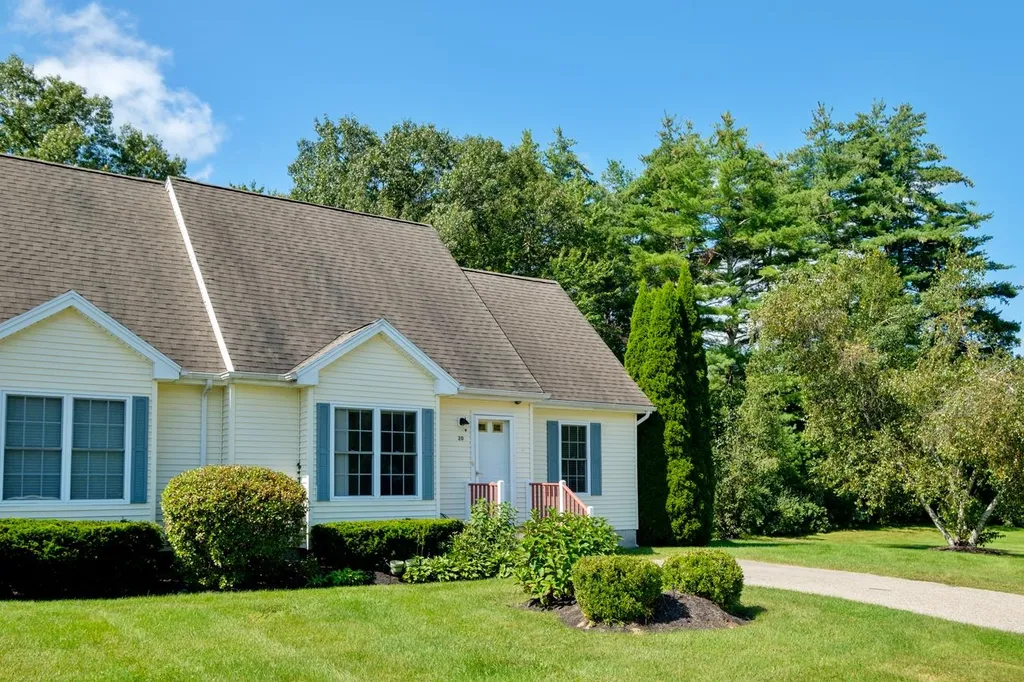 20 Duff Thompson Lane Lee NH 03861
