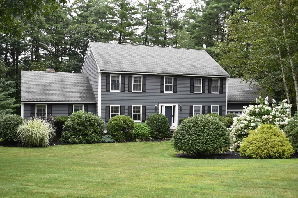 5 Wallace Circle Londonderry NH 03053