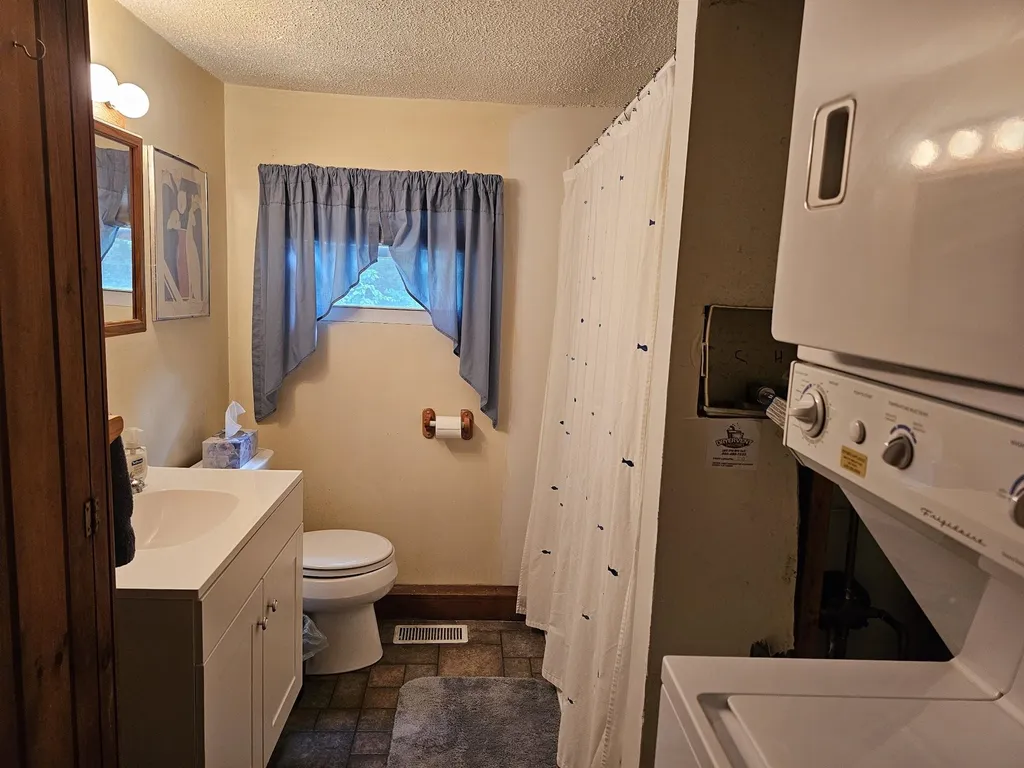 17 Brenda Street Nashua NH 03062