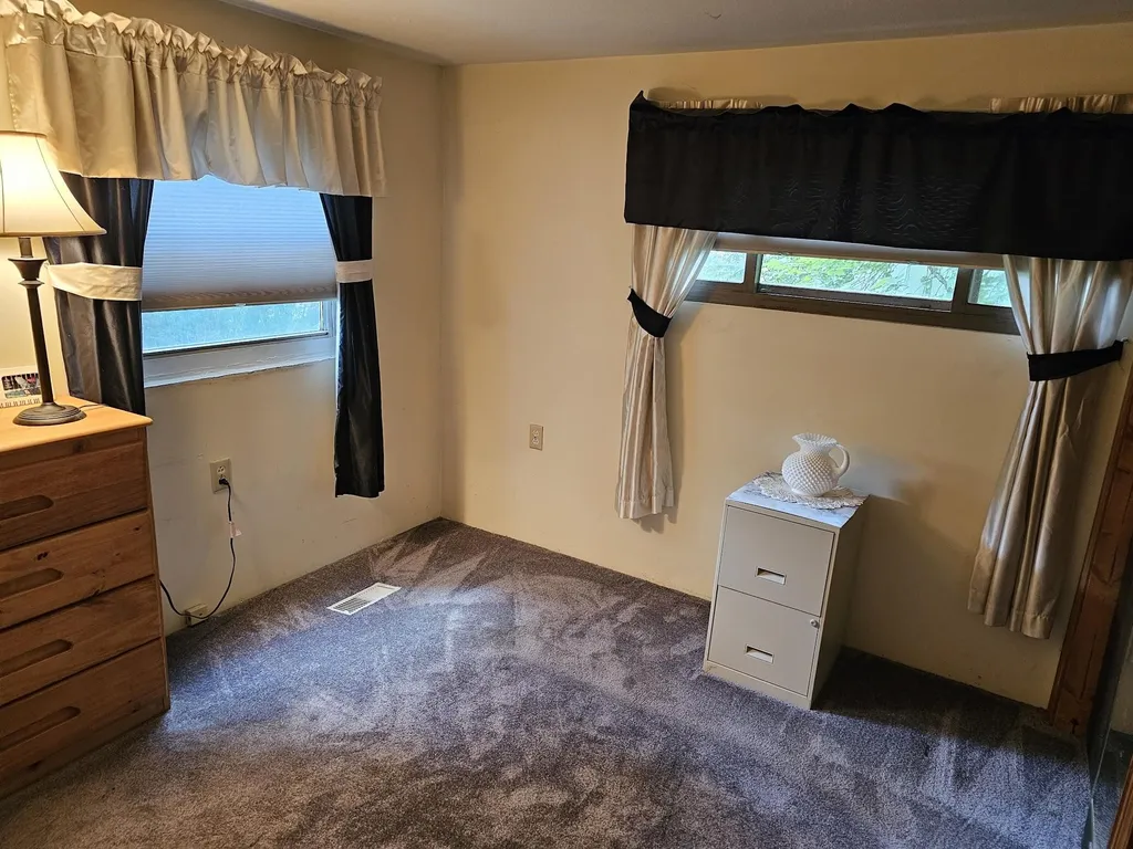 17 Brenda Street Nashua NH 03062