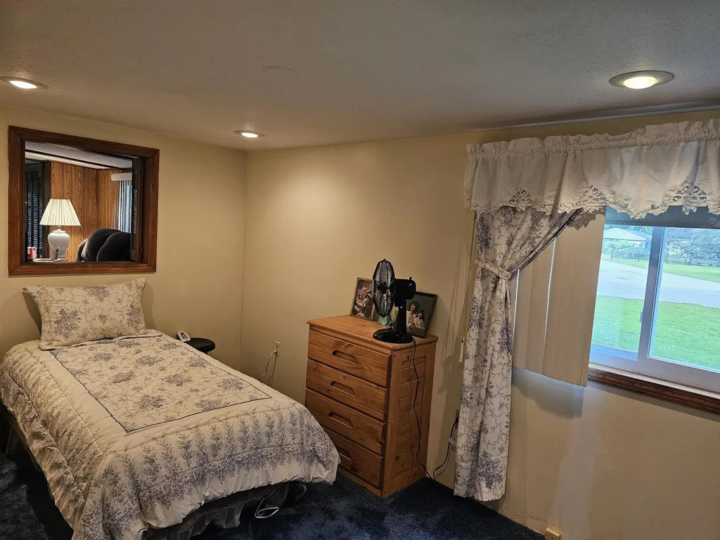 17 Brenda Street Nashua NH 03062