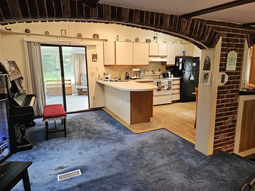 17 Brenda Street Nashua NH 03062