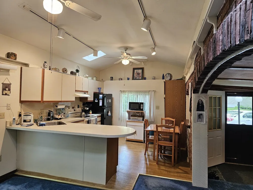 17 Brenda Street Nashua NH 03062