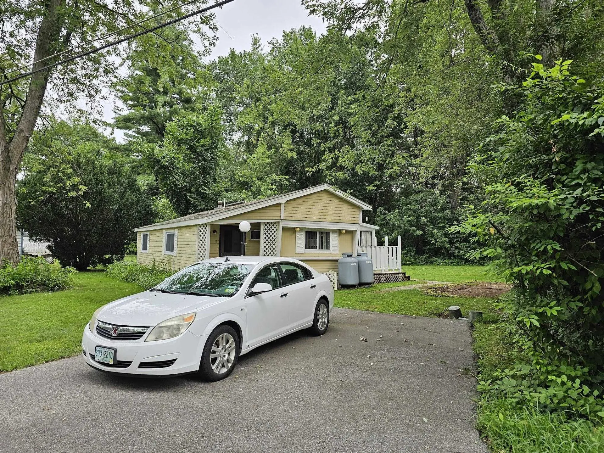 17 Brenda Street Nashua NH 03062