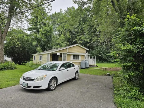 17 Brenda Street Nashua NH 03062