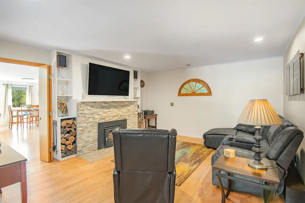 1570 Pelots Point Road North Hero VT 05474