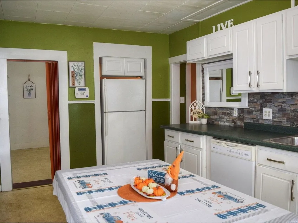 27 North Elm Street St. Albans City VT 05478