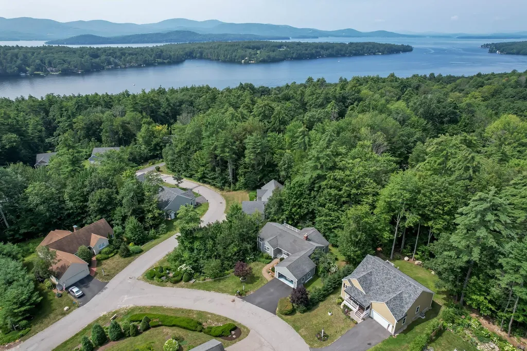 4 Mulberry Court Wolfeboro NH 03894