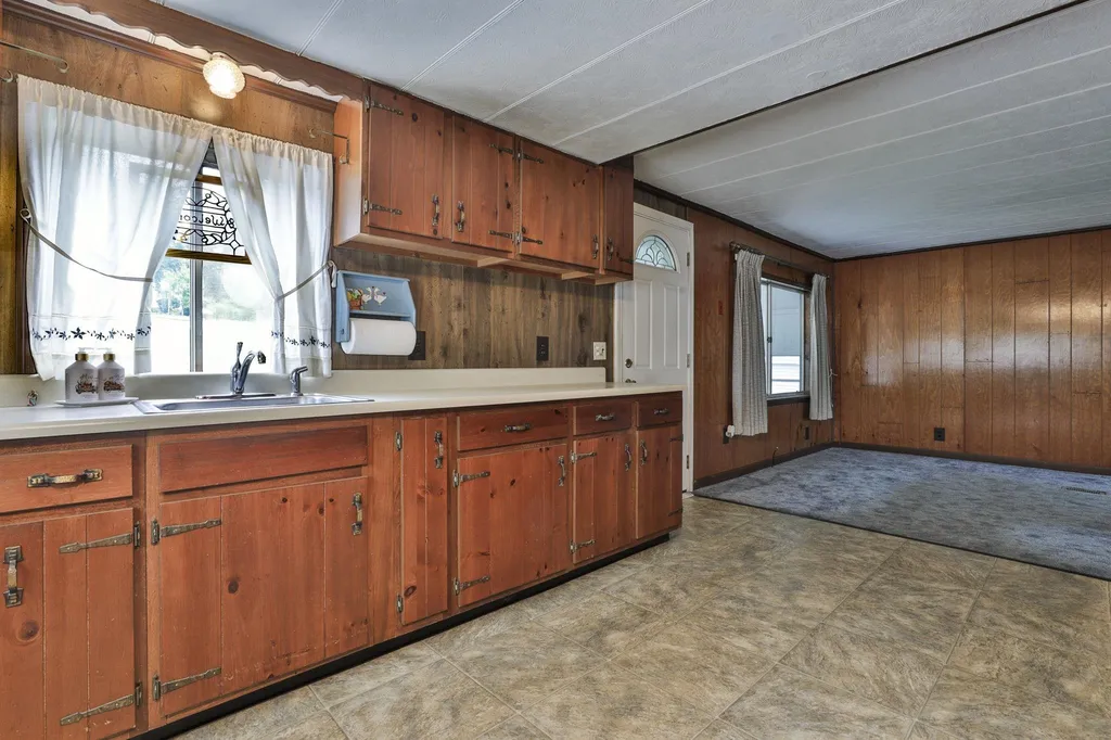 15 Greatstone Drive Nashua NH 03063